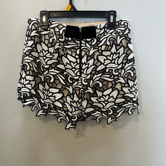 Alice + Olivia Floral Lace Women Shorts Size 2 - Picture 2 of 5